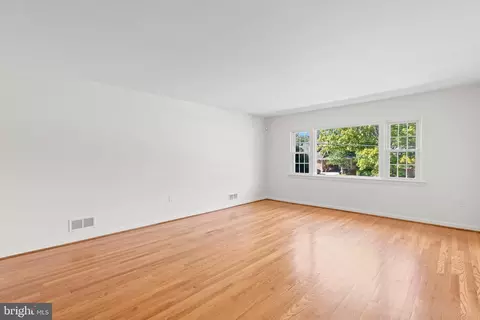 Living - 905 Winhall Way, Silver Spring, MD 20904 photo 3 of 10