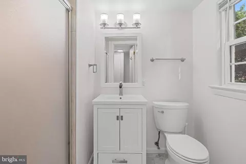 Bath - 905 Winhall Way, Silver Spring, MD 20904 photo 4 of 4