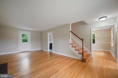 Living - 2005 Dennis Ave, Silver Spring, MD 20902 photo 3 of 3