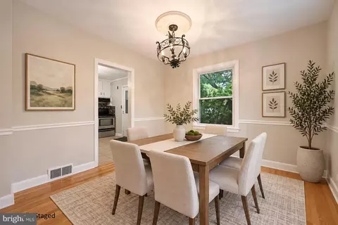 Dining - 2005 Dennis Ave, Silver Spring, MD 20902 photo 1 of 1