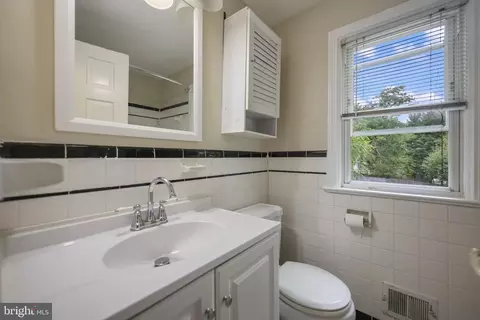 Bath - 2005 Dennis Ave, Silver Spring, MD 20902 photo 2 of 3