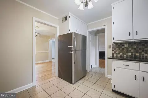 Entry Way - 2005 Dennis Ave, Silver Spring, MD 20902 photo 2 of 2