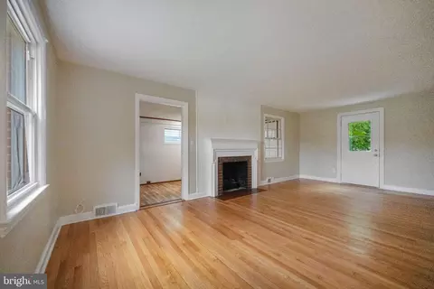 Living - 2005 Dennis Ave, Silver Spring, MD 20902 photo 2 of 3