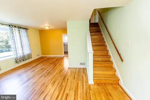 Living - 9059 Manchester Rd #9059, Silver Spring, MD 20901 photo 1 of 5
