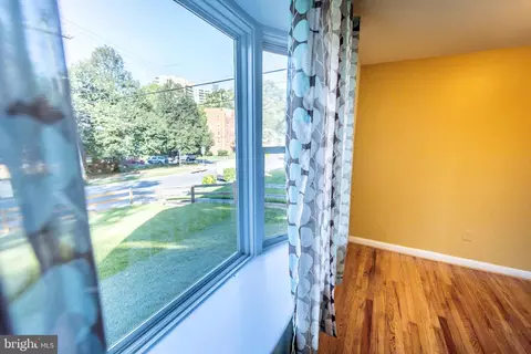 Living - 9059 Manchester Rd #9059, Silver Spring, MD 20901 photo 5 of 5