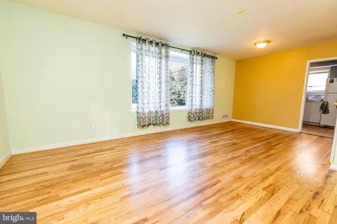 Living - 9059 Manchester Rd #9059, Silver Spring, MD 20901 photo 3 of 5