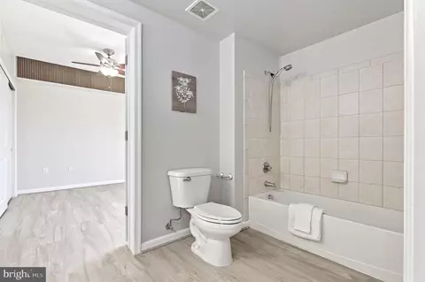 Bath - 930 Wayne Ave #1305, Silver Spring, MD 20910 photo 1 of 2