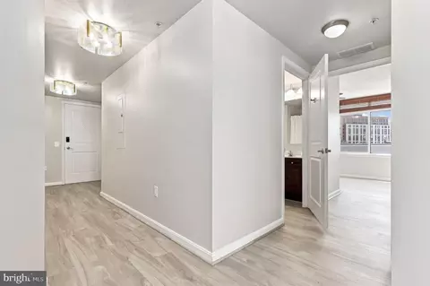 Entry Way - 930 Wayne Ave #1305, Silver Spring, MD 20910 photo 4 of 4