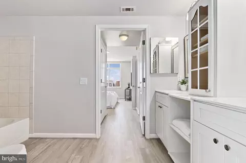 Entry Way - 930 Wayne Ave #1305, Silver Spring, MD 20910 photo 1 of 4