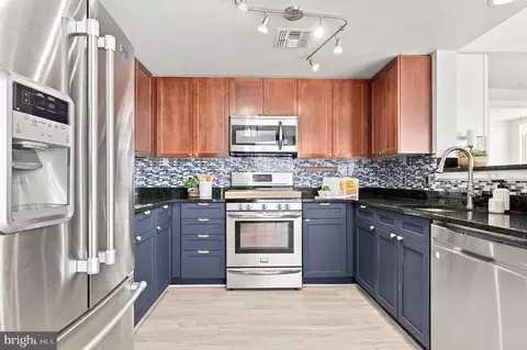 Kitchen - 930 Wayne Ave #1305, Silver Spring, MD 20910 photo 2 of 4