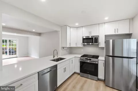 8139 Hallmark Pl, Gaithersburg, MD 20879