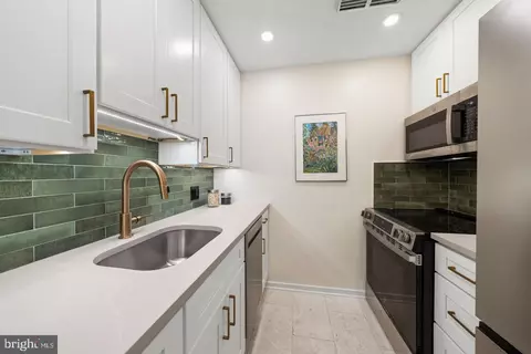 Kitchen - 2232 Washington Ave #202, Silver Spring, MD 20910 photo 2 of 4