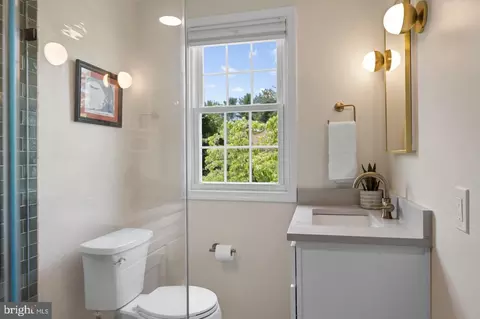 Bath - 2232 Washington Ave #202, Silver Spring, MD 20910 photo 2 of 3
