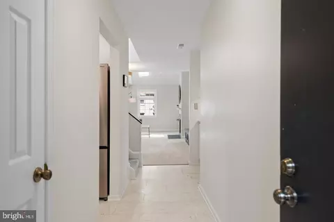 Entry Way - 2232 Washington Ave #202, Silver Spring, MD 20910 photo 1 of 5