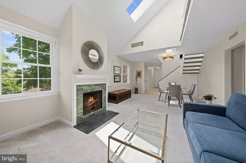 Living - 2232 Washington Ave #202, Silver Spring, MD 20910 photo 2 of 2