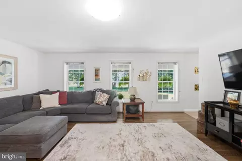 Entry Way - 120 Amberleigh Dr, Silver Spring, MD 20905 photo 4 of 6