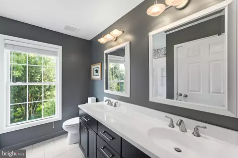 Bath - 120 Amberleigh Dr, Silver Spring, MD 20905 photo 7 of 10