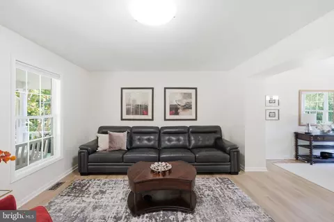 Entry Way - 120 Amberleigh Dr, Silver Spring, MD 20905 photo 3 of 6