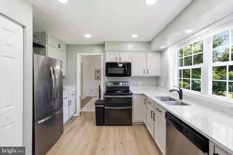 Kitchen - 120 Amberleigh Dr, Silver Spring, MD 20905 photo 2 of 3
