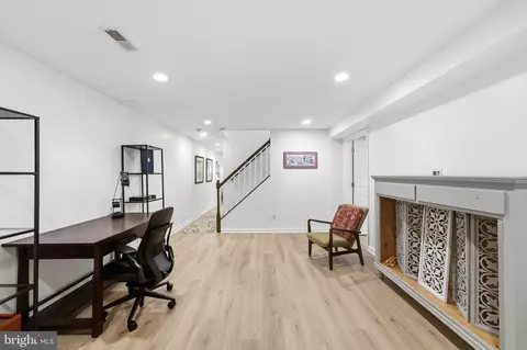 Entry Way - 120 Amberleigh Dr, Silver Spring, MD 20905 photo 6 of 6