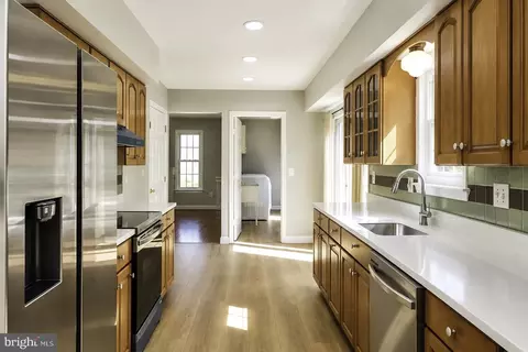 Entry Way - 15025 Timberlake Dr, Silver Spring, MD 20905 photo 6 of 10
