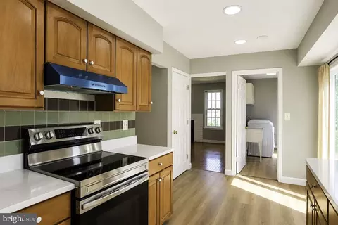 Entry Way - 15025 Timberlake Dr, Silver Spring, MD 20905 photo 5 of 10