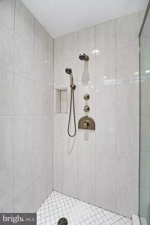 Bath - 15221 Redgate Dr, Silver Spring, MD 20905 photo 5 of 8