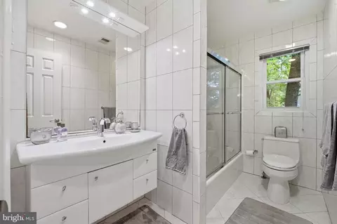 Bath - 15221 Redgate Dr, Silver Spring, MD 20905 photo 6 of 8