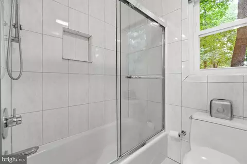 Bath - 15221 Redgate Dr, Silver Spring, MD 20905 photo 2 of 8