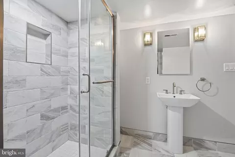 Bath - 15221 Redgate Dr, Silver Spring, MD 20905 photo 8 of 8