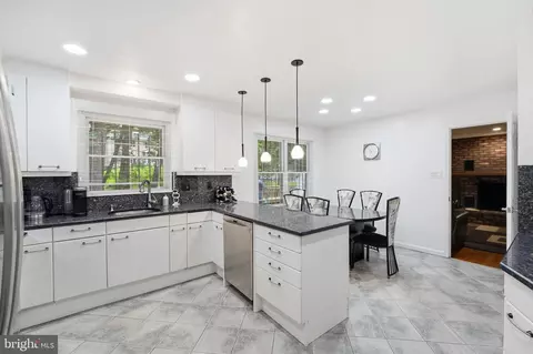 Kitchen - 15221 Redgate Dr, Silver Spring, MD 20905 photo 2 of 6