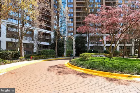 10101 Grosvenor Pl #701, Rockville, MD 20852