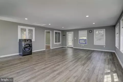 Living - 1007 Venice Dr, Silver Spring, MD 20904 photo 4 of 5