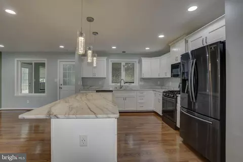 Kitchen - 1007 Venice Dr, Silver Spring, MD 20904 photo 4 of 5