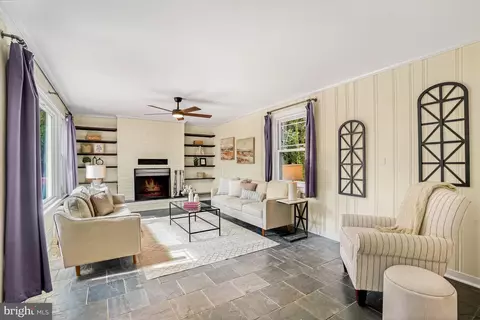 Living - 15400 Layhill Rd, Silver Spring, MD 20906 photo 2 of 3