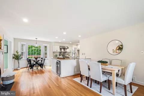 Dining - 15400 Layhill Rd, Silver Spring, MD 20906 photo 2 of 4
