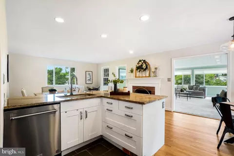 Kitchen - 15400 Layhill Rd, Silver Spring, MD 20906 photo 3 of 3