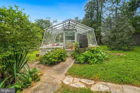 Exterior - 15400 Layhill Rd, Silver Spring, MD 20906 photo 8 of 9