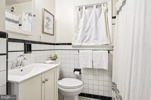 Bath - 15400 Layhill Rd, Silver Spring, MD 20906 photo 1 of 4