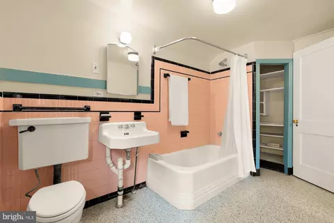 Bath - 9407 Hale Pl, Silver Spring, MD 20910 photo 3 of 4