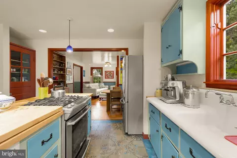 Kitchen - 9407 Hale Pl, Silver Spring, MD 20910 photo 6 of 6