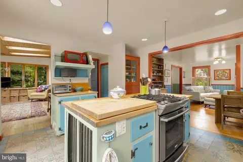 Kitchen - 9407 Hale Pl, Silver Spring, MD 20910 photo 5 of 6