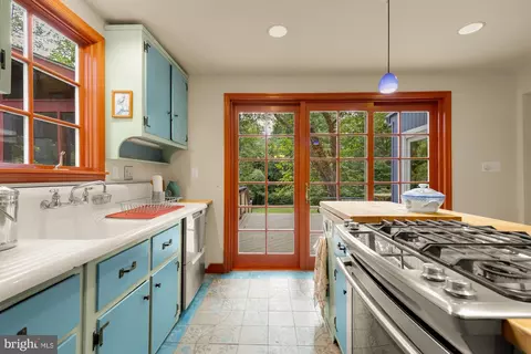Kitchen - 9407 Hale Pl, Silver Spring, MD 20910 photo 3 of 6