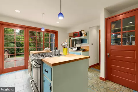 Kitchen - 9407 Hale Pl, Silver Spring, MD 20910 photo 2 of 6