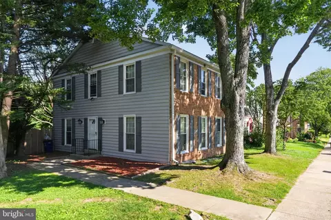 9215 Weathervane Pl, Gaithersburg, MD 20886