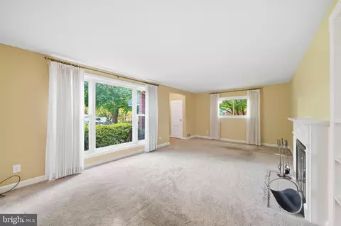 Living - 9504 Saginaw St, Silver Spring, MD 20901 photo 4 of 7