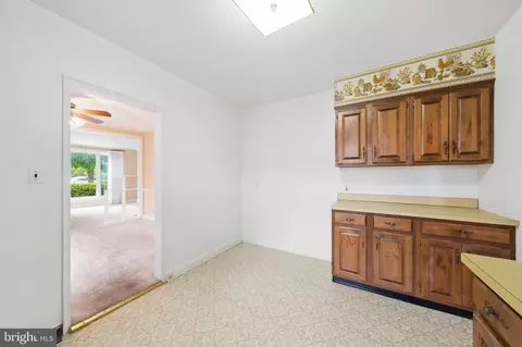 Entry Way - 9504 Saginaw St, Silver Spring, MD 20901 photo 5 of 7