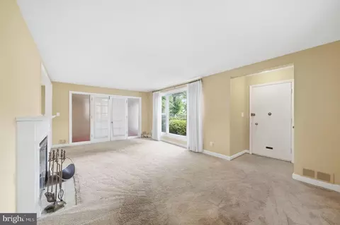 Living - 9504 Saginaw St, Silver Spring, MD 20901 photo 2 of 7