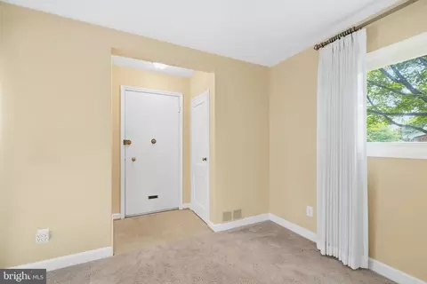 Entry Way - 9504 Saginaw St, Silver Spring, MD 20901 photo 2 of 7