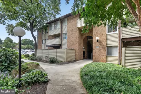 19443 Brassie Pl #301, Montgomery Village, MD 20886